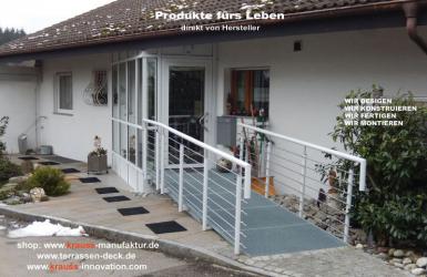 Barrierefreie Rampe, Geländer Reling, Hauseingangsrampe, behindertengerecht,